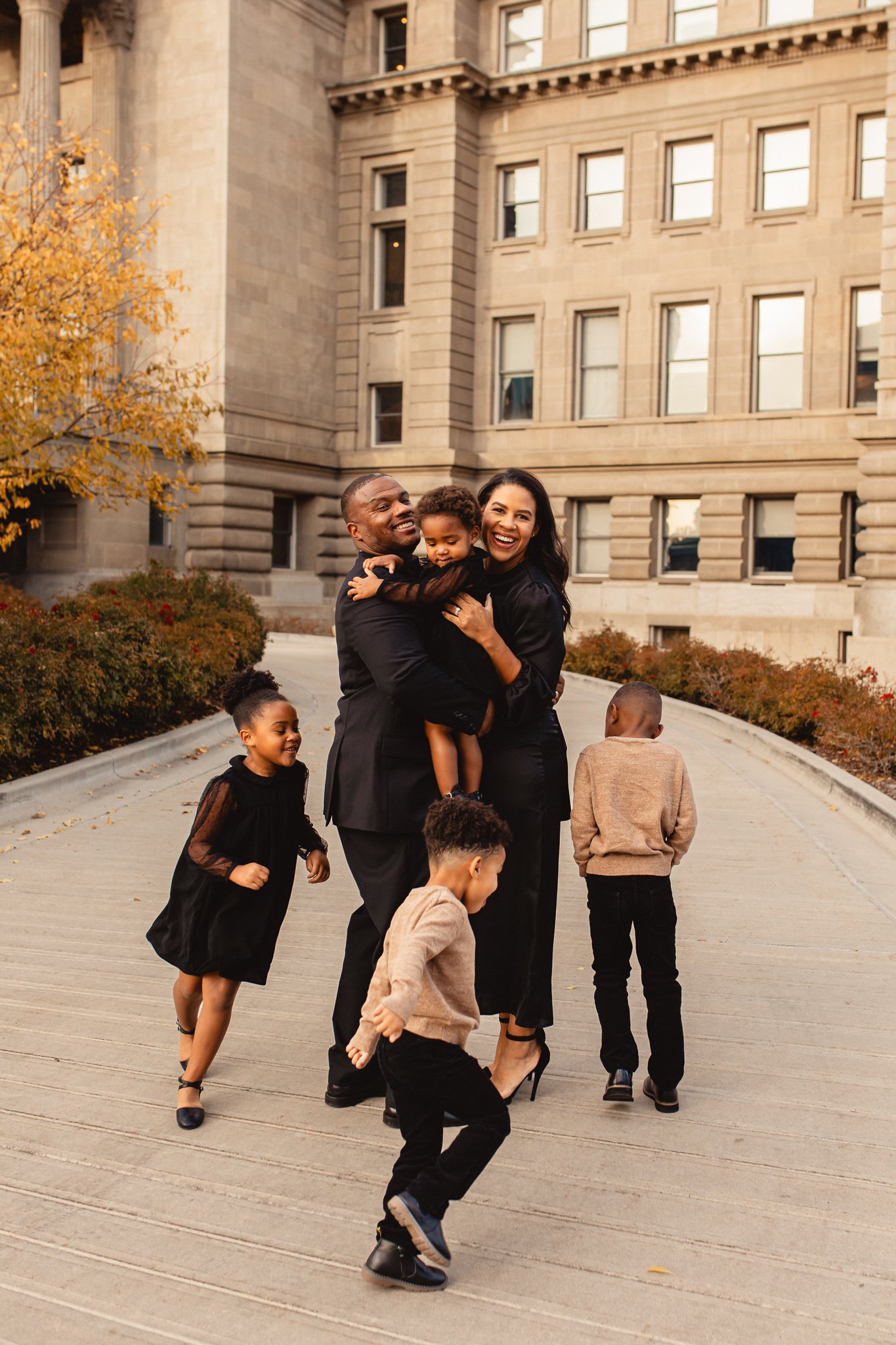 Fall Family Photos Black Outfits: 7 Stunning Ideas