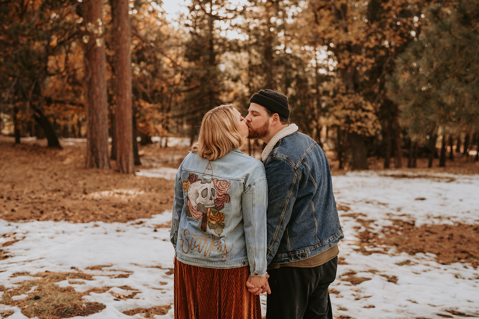 30 Cozy Fall Couple Photoshoot Outfit Ideas That Wow