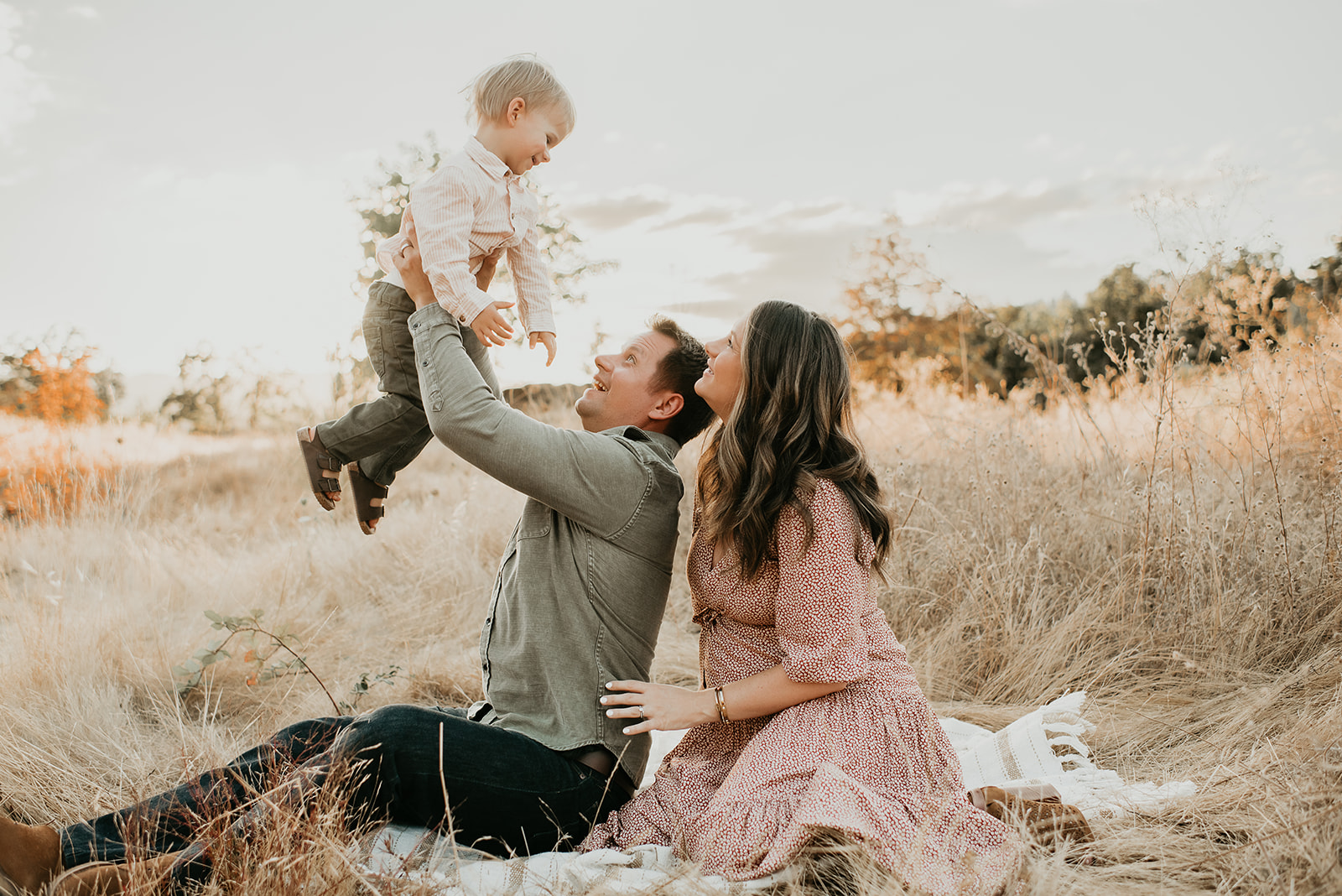 15 Perfect Fall Family Photoshoot Outfits That Wow