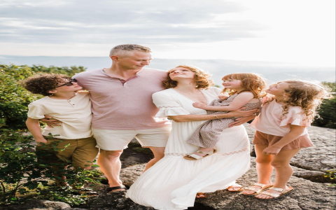 15 Stunning Fall Family Portrait Outfit Ideas + Tips