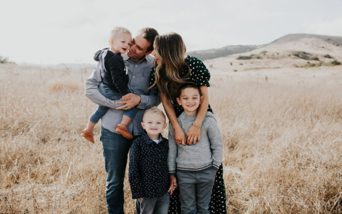 15 Perfect Fall Family Photoshoot Outfits That Wow