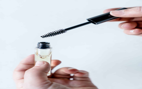 Gold Eyelash Serum: Boost Your Lashes with Luxury Care