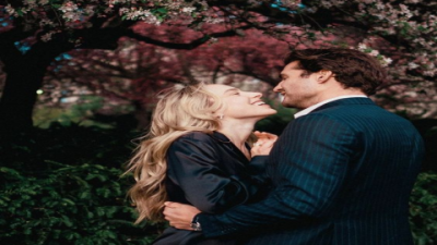 15 Dreamy Spring Engagement Photo Outfit Ideas