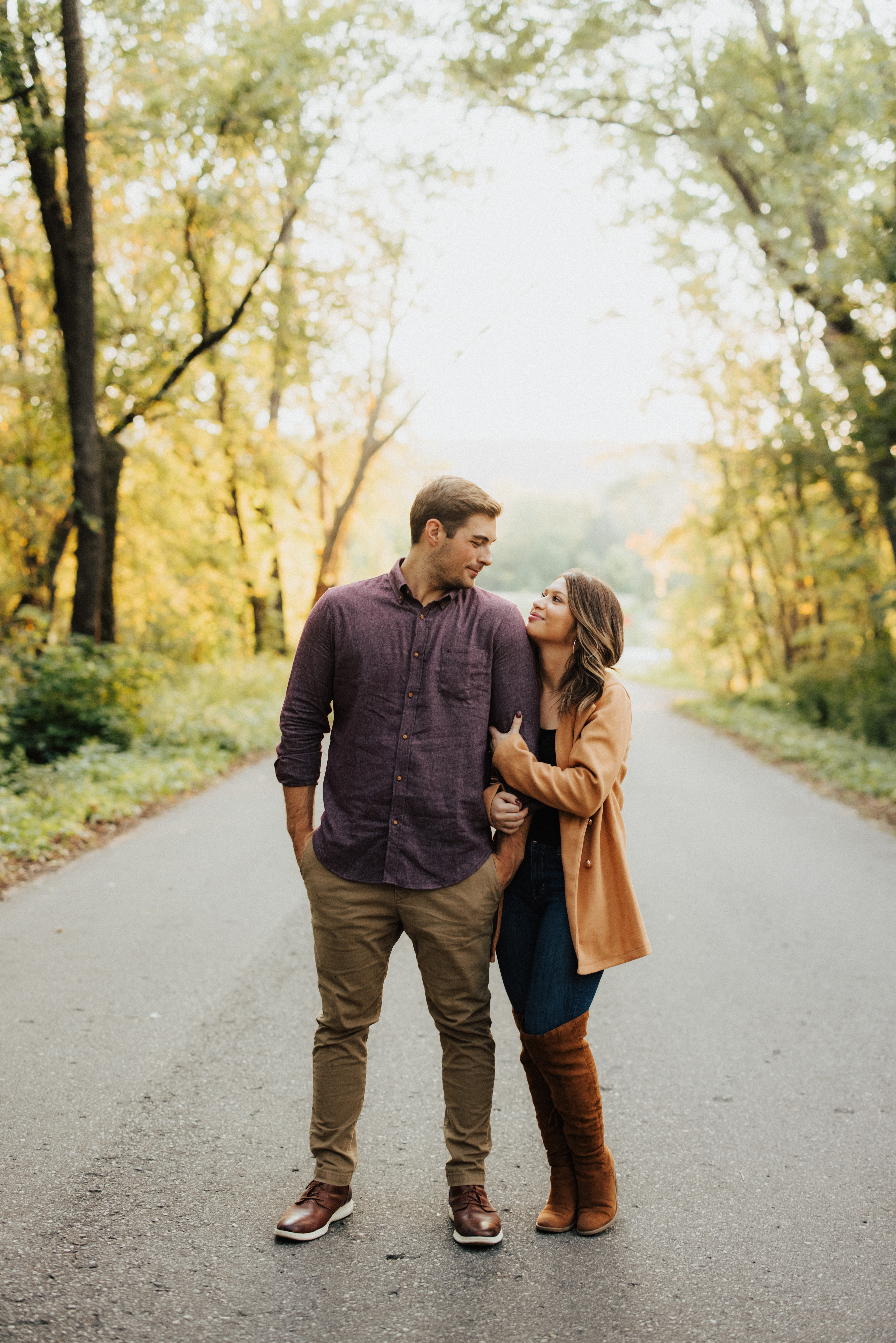 30 Cozy Fall Couple Photoshoot Outfit Ideas That Wow