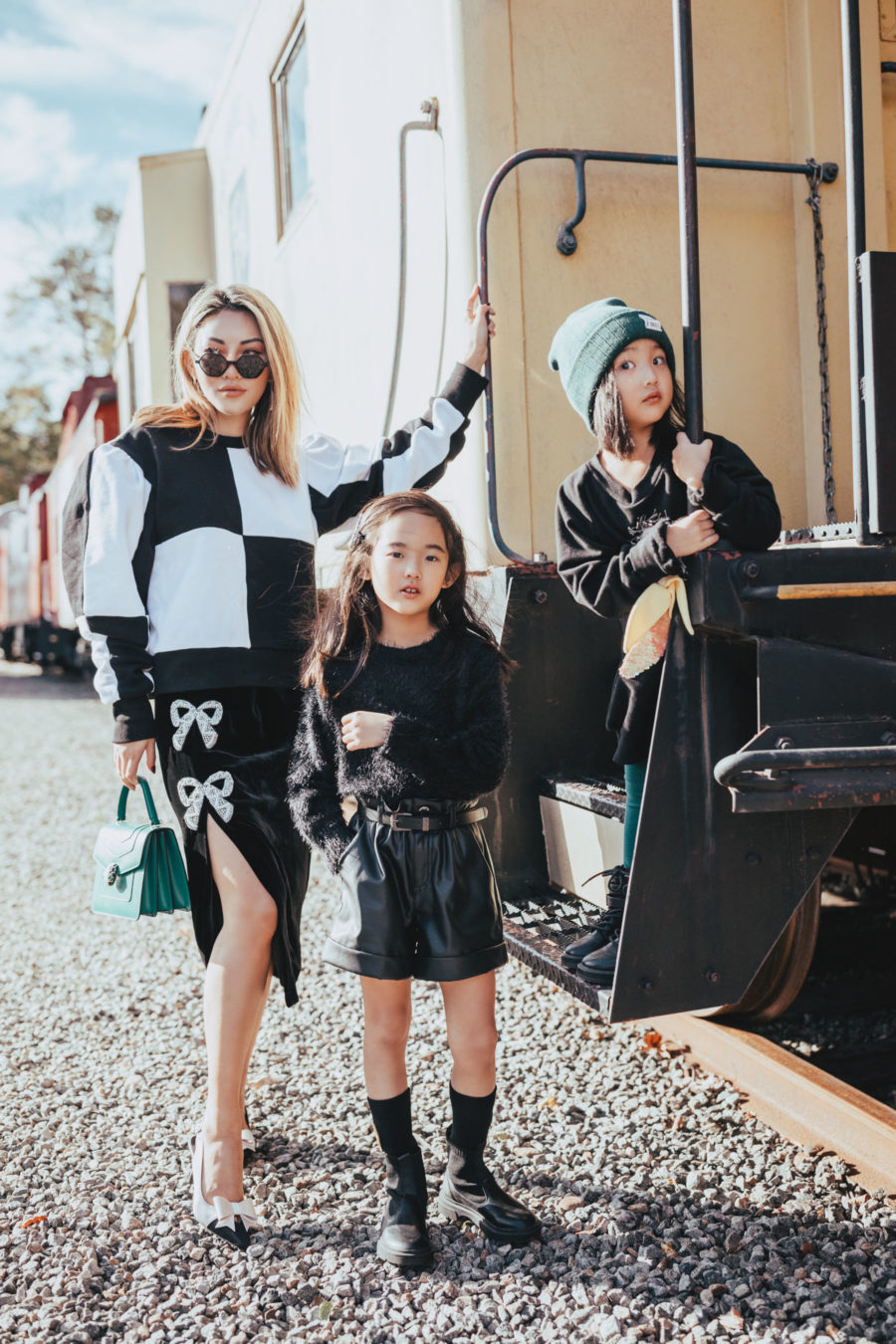 Fall Family Photos Black Outfits: 7 Stunning Ideas