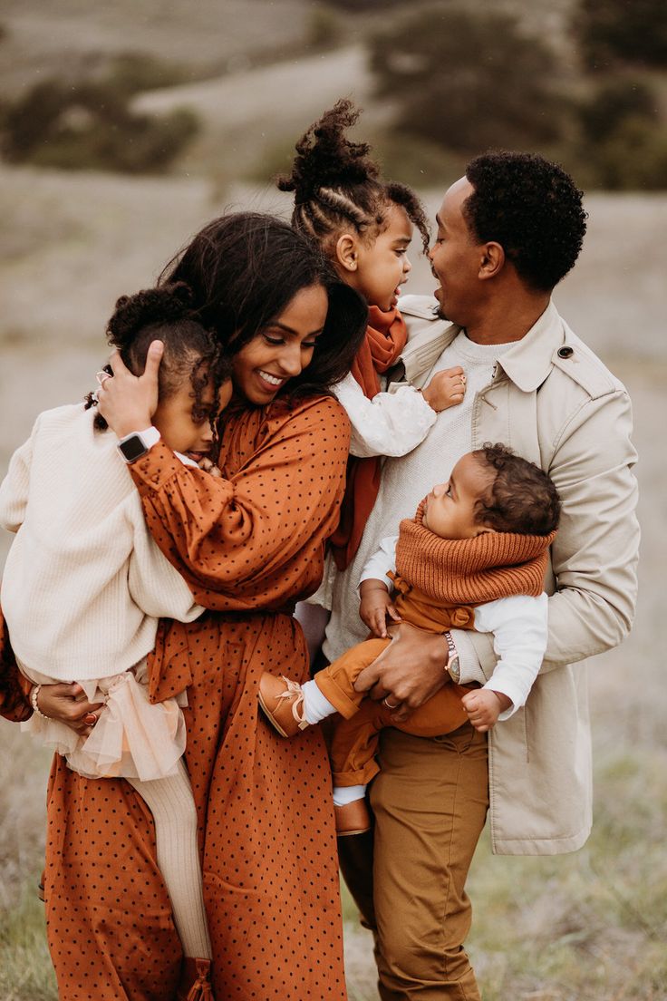 25 Fall Family Photo Outfit Ideas That Guarantee Stunning Pics