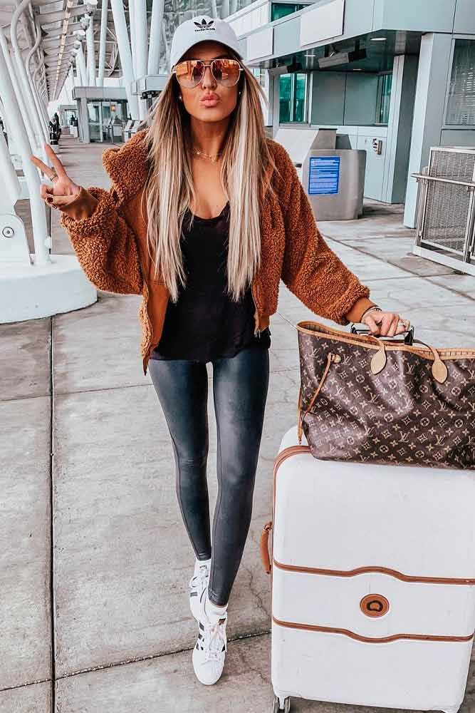 Fall Travel Outfits for Women That Pack Light & Look Chic