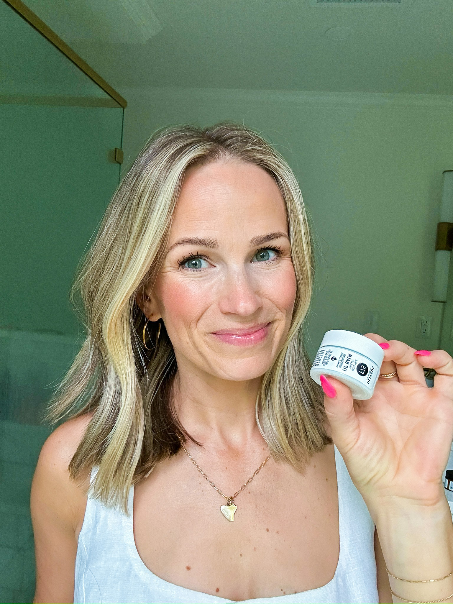 Discover Oliveta Serum: Glow & Renew Your Skin Today