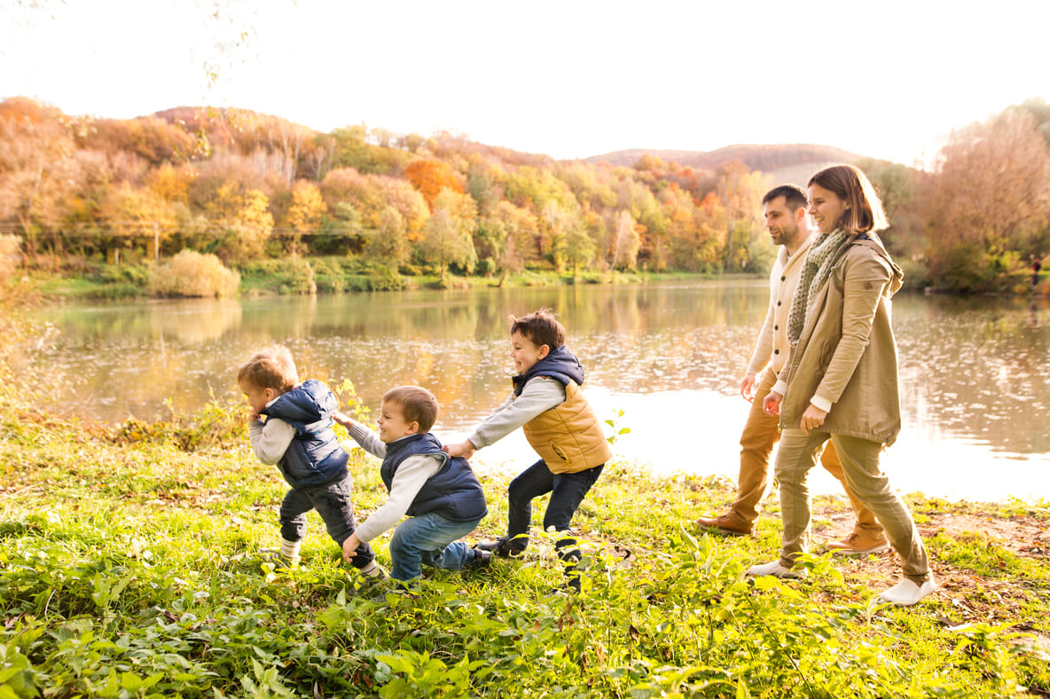 25 Fall Family Photo Outfit Ideas That Guarantee Stunning Pics