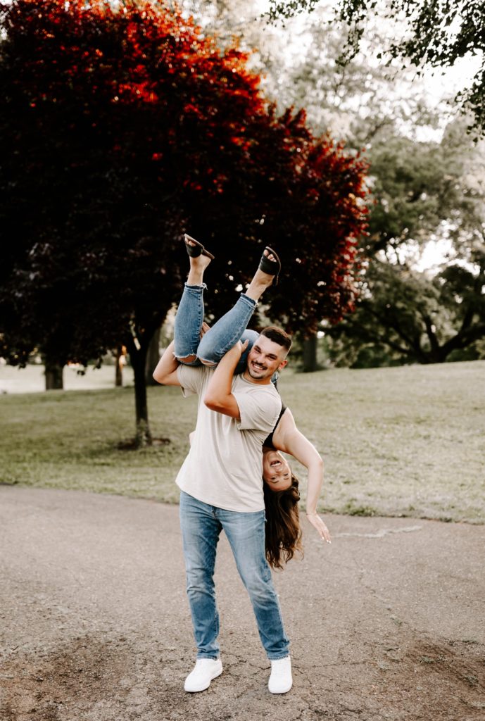 30 Cozy Fall Couple Photoshoot Outfit Ideas That Wow