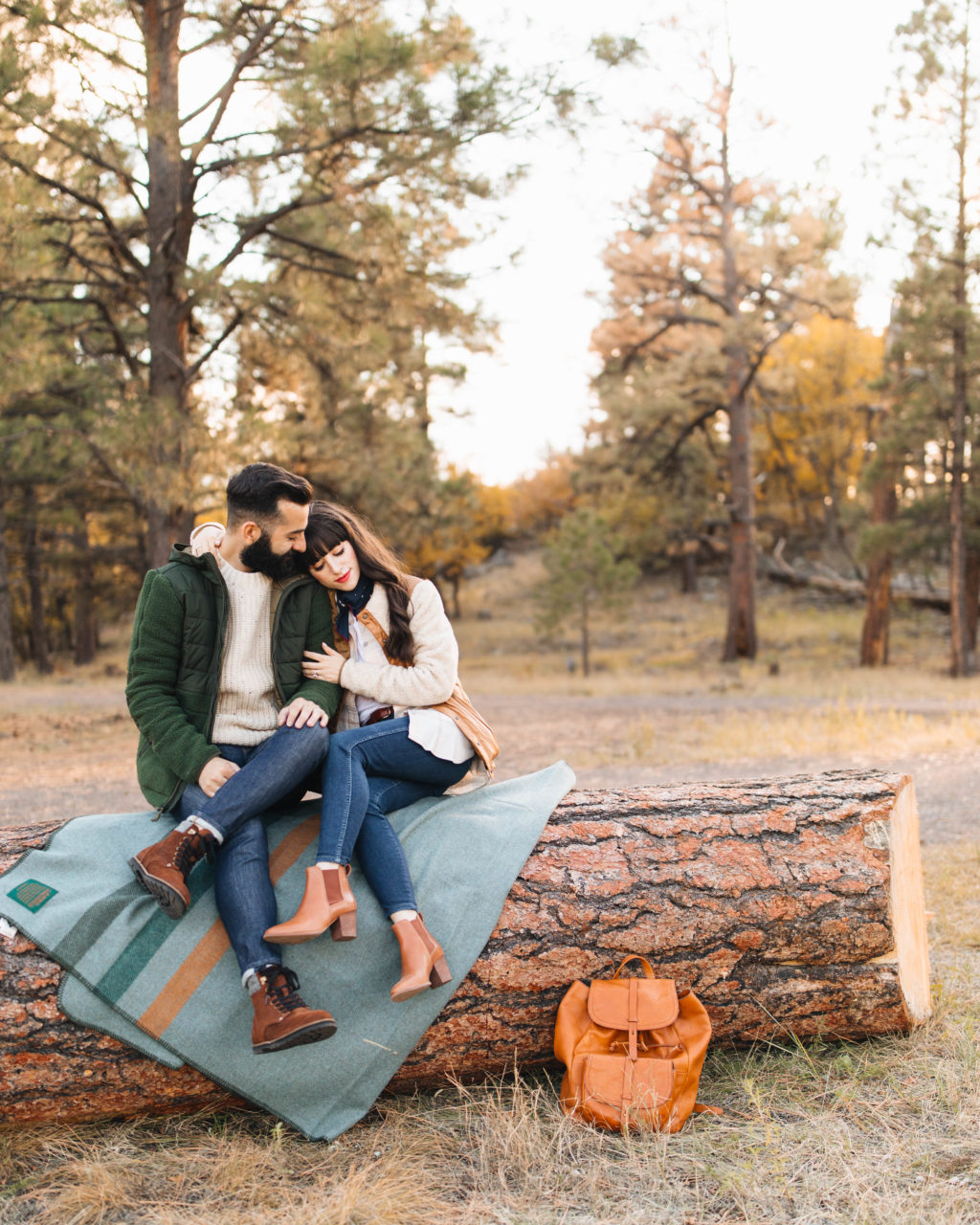 30 Cozy Fall Couple Photoshoot Outfit Ideas That Wow
