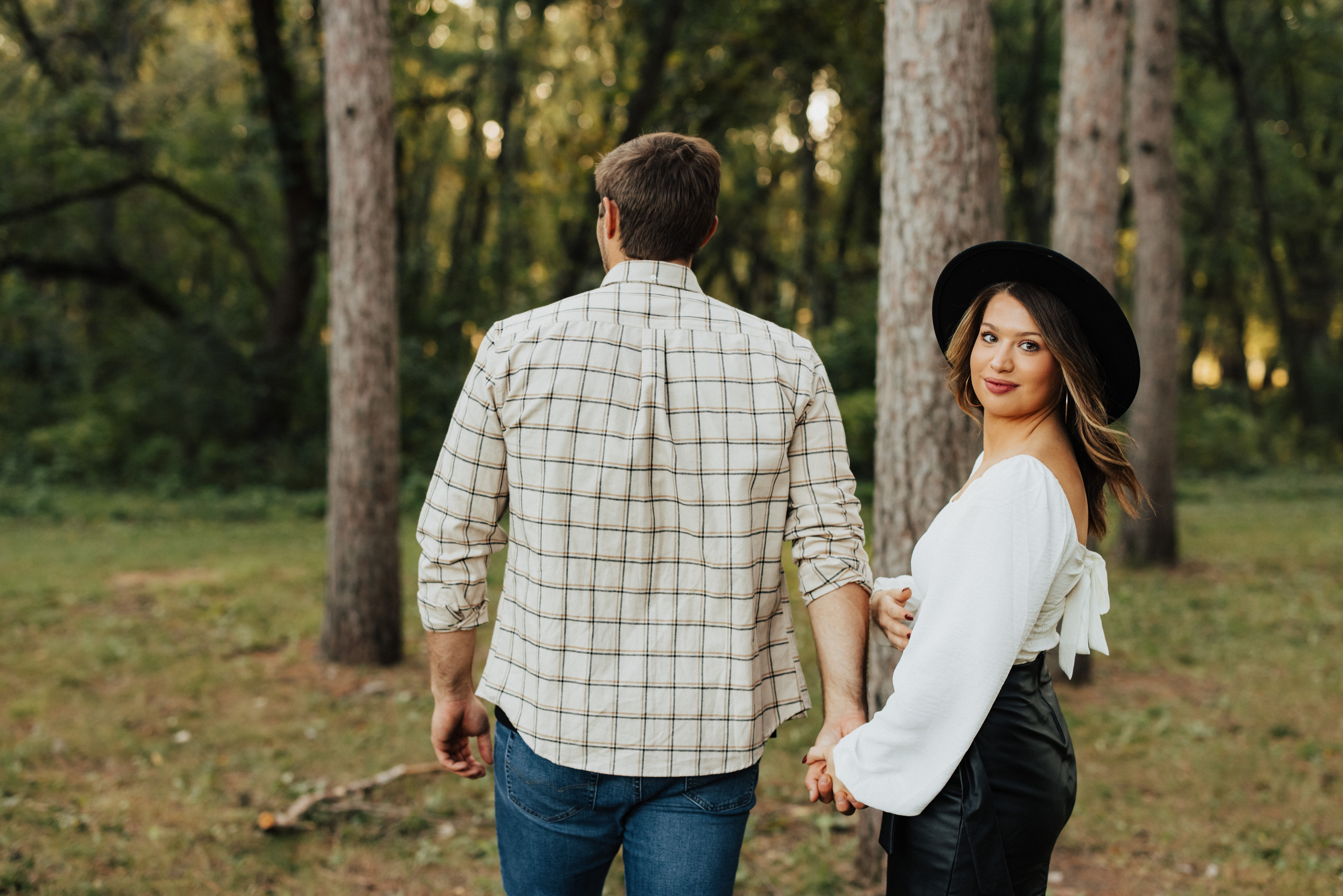 30 Cozy Fall Couple Photoshoot Outfit Ideas That Wow