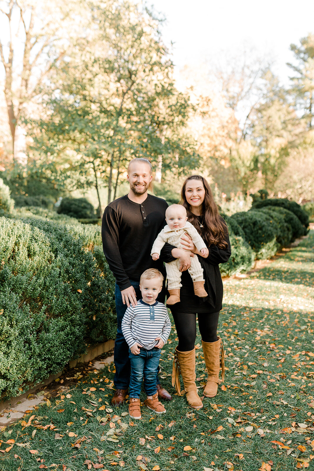 Fall Family Photos Black Outfits: 7 Stunning Ideas
