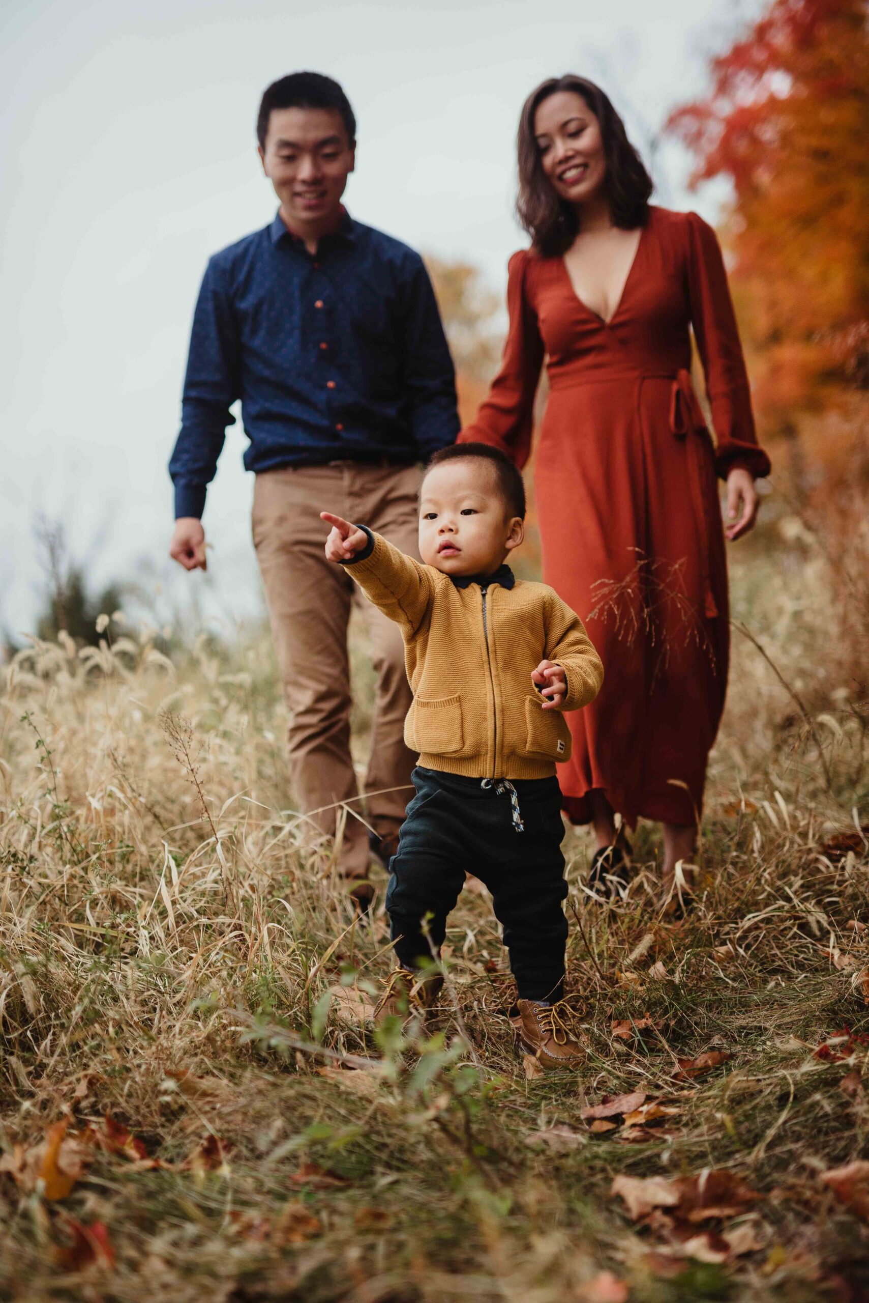 15 Stunning Fall Family Portrait Outfit Ideas + Tips