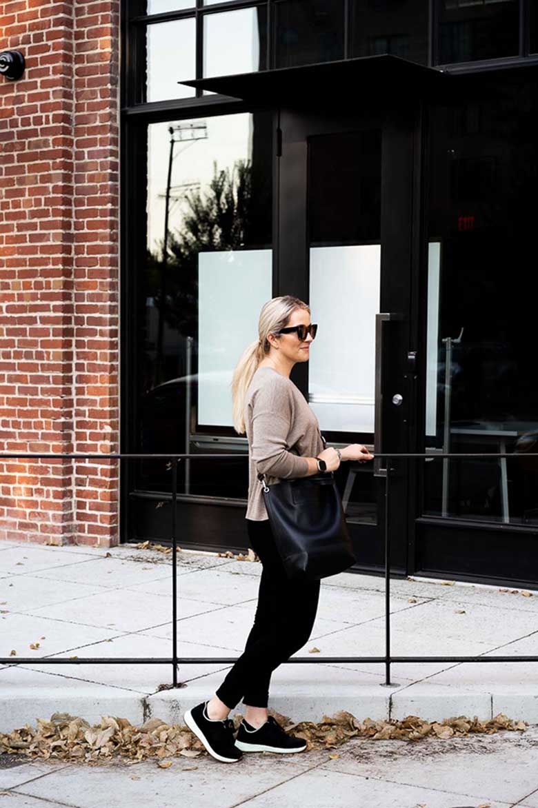 Fall Travel Outfits for Women That Pack Light & Look Chic