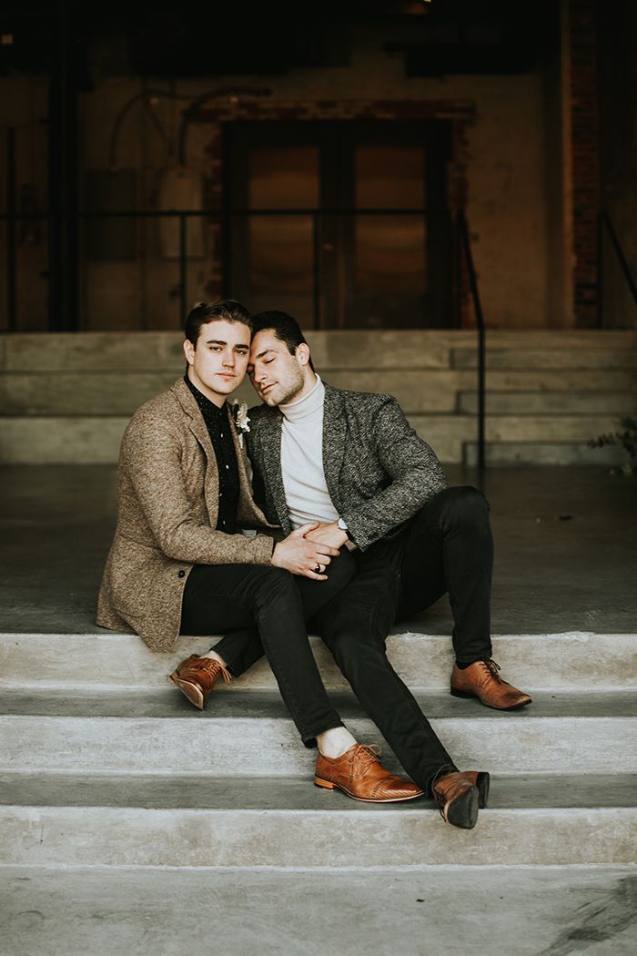 Fall Engagement Photo Outfits for Guys: 10 Stylish Ideas