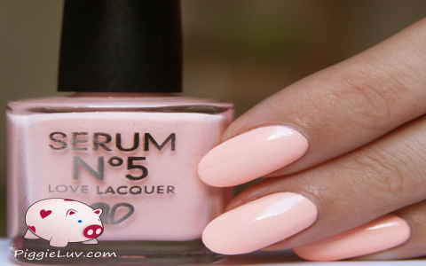 What's the Difference Between Top Coat and Nail Serum?