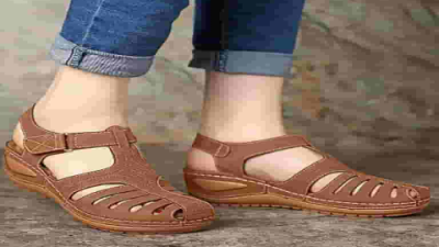 Nude Leather Sandals with Cushioned Footbed for Summer Style