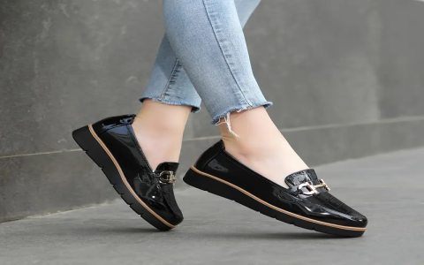 Top Me Too Women's Shoes with Stylish Flats & Comfortable Loafers