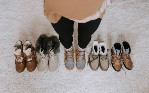 7 Best Walking Winter Shoes to Keep You Warm & Cozy: The Ultimate 2025 Guide