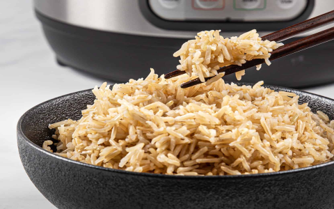 How long does brown rice take in rice cooker? Guide for perfect results