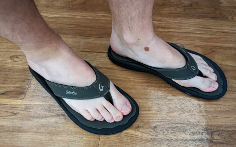 Best Adjustable Flip Flops for Comfort & Style 2025