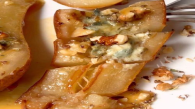 Easy Baked Pears with Berries, Honey, Walnuts & Blue Cheese: A Simply Delicious Treat You’ll Love