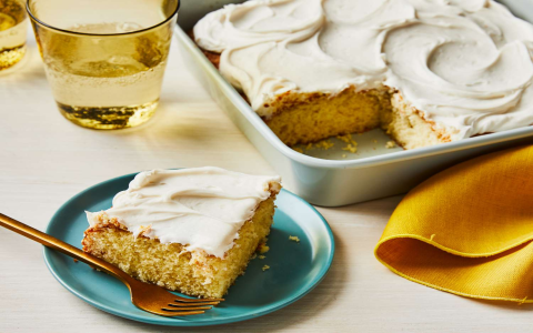 Best Substitutes for Canola Oil in Baking Recipes