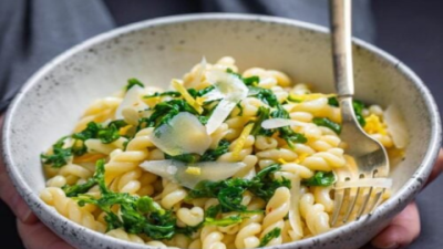 Easy Pasta with White Beans and Spinach Recipe | Garlic & Olive Oil Flavor