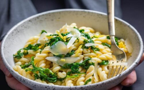 Easy Pasta with White Beans and Spinach Recipe | Garlic & Olive Oil Flavor