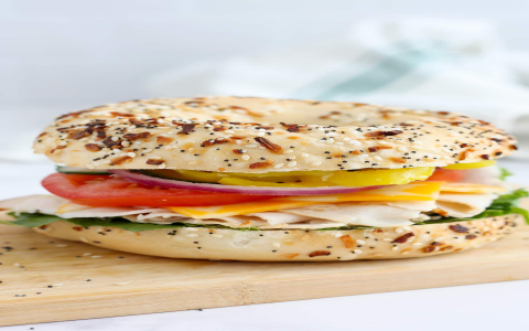 How to Make the Best Bagel With Cream Cheese and Tomato at Home