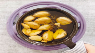 Can You Store Garlic in Olive Oil? Safe Storage Tips & Risks