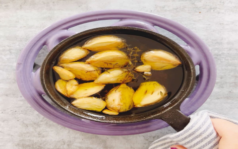 Can You Store Garlic in Olive Oil? Safe Storage Tips & Risks