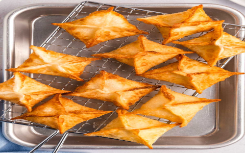 Perfect Crab Rangoon Dipping Sauce Recipe – Sweet & Spicy!
