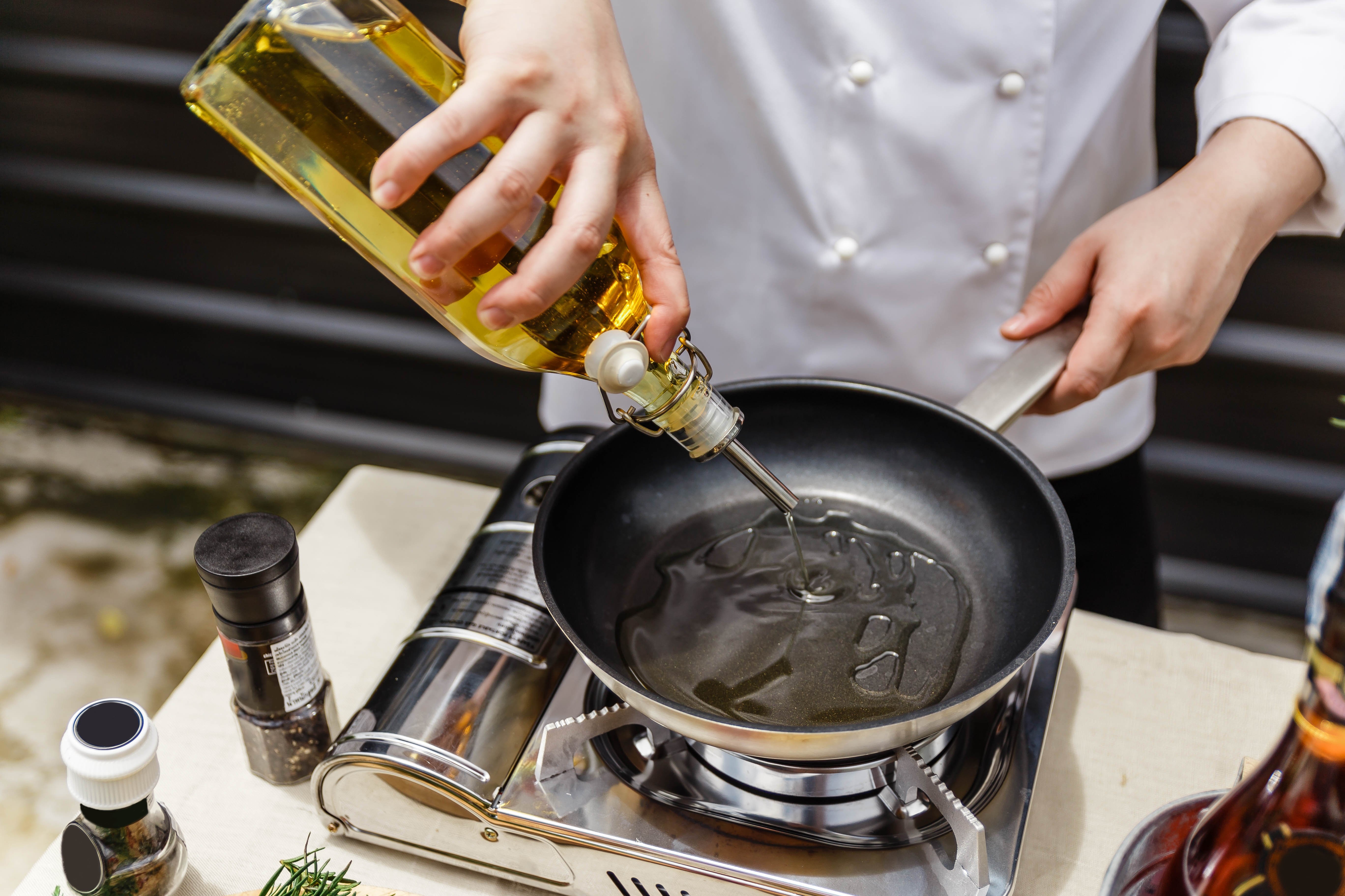 Can I Mix Vegetable Oil and Olive Oil? Expert Tips Inside