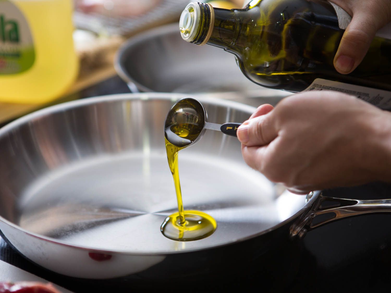 Can I Mix Vegetable Oil and Olive Oil? Expert Tips Inside