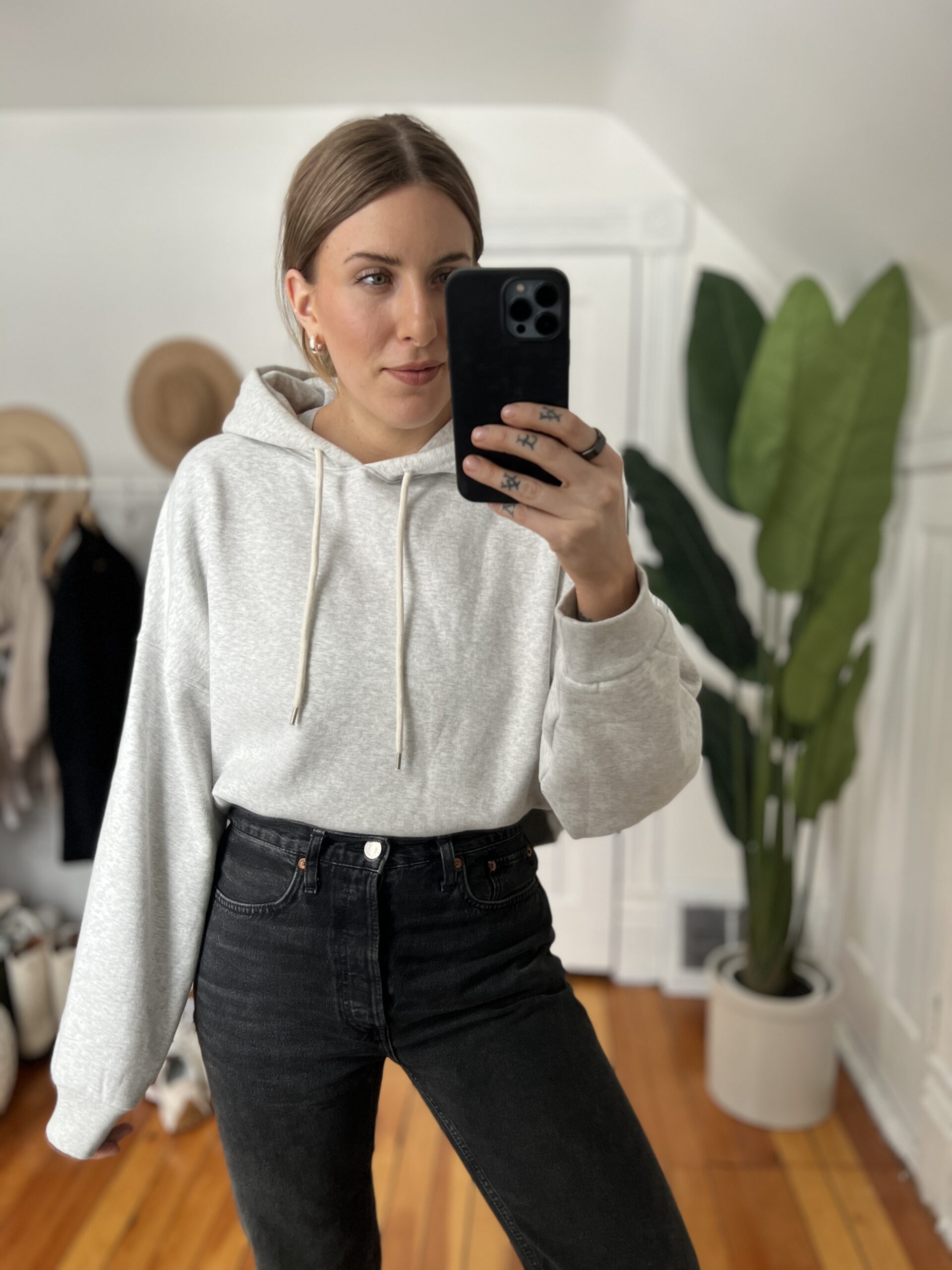 Super Cropped Hoodie: Trendy Styles to Rock in 2025