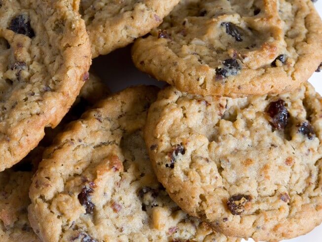 Soft Oatmeal Raisin Cookies with Applesauce – Easy & Healthy!