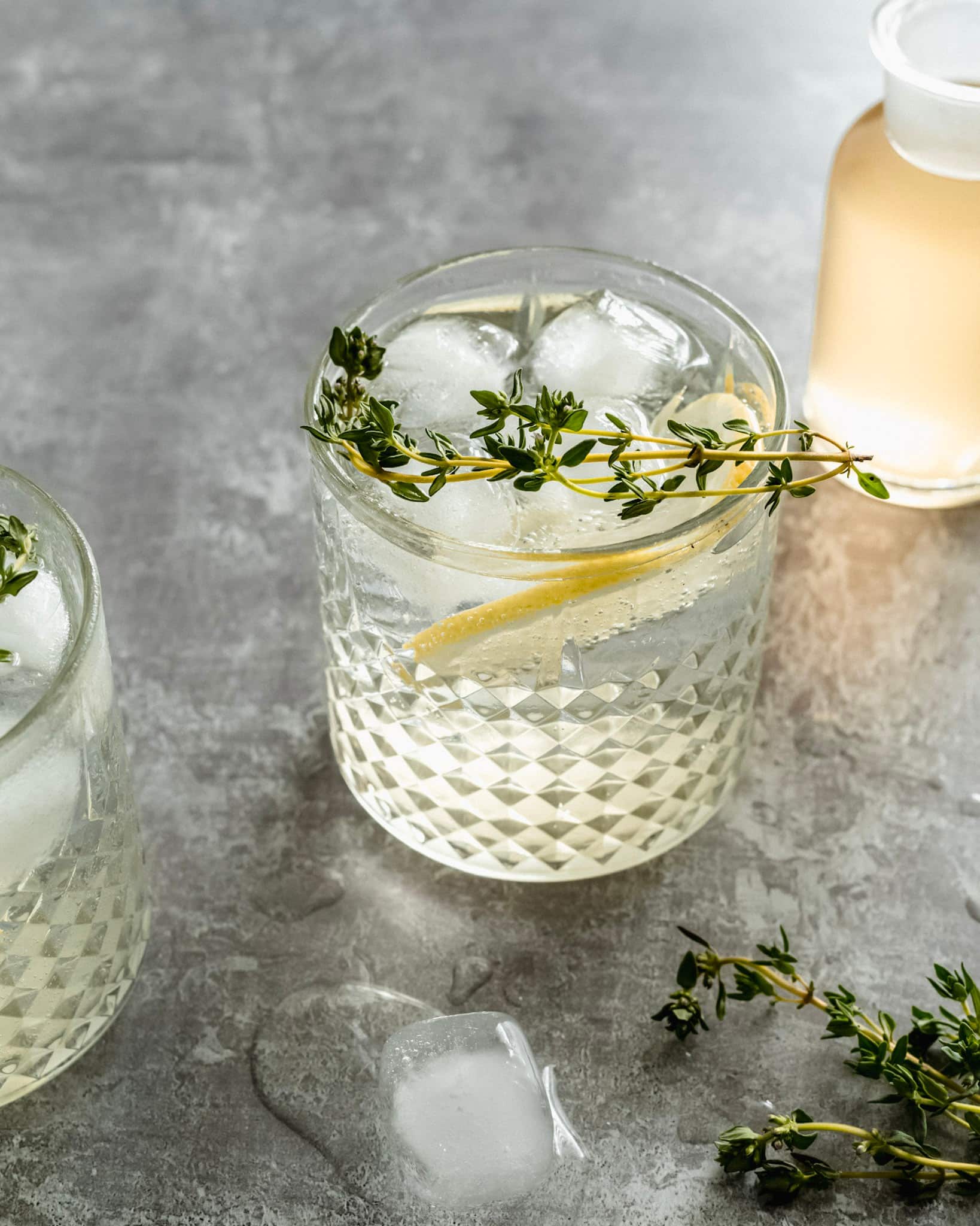 How to Make the Perfect Gin and Elderflower Liqueur Cocktail