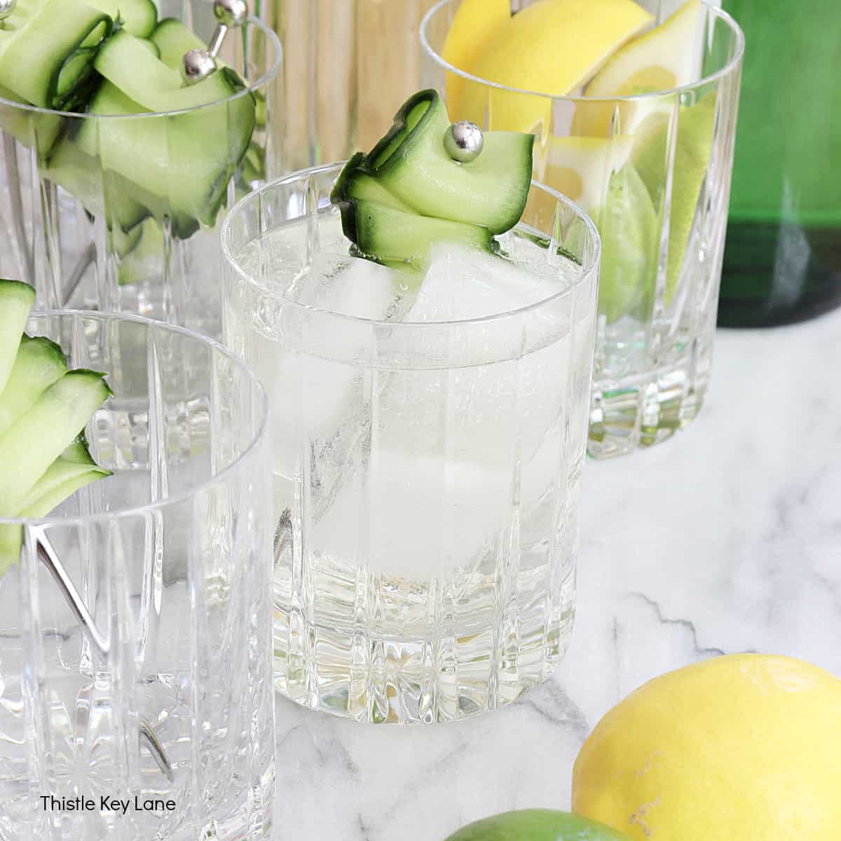 How to Make the Perfect Gin and Elderflower Liqueur Cocktail