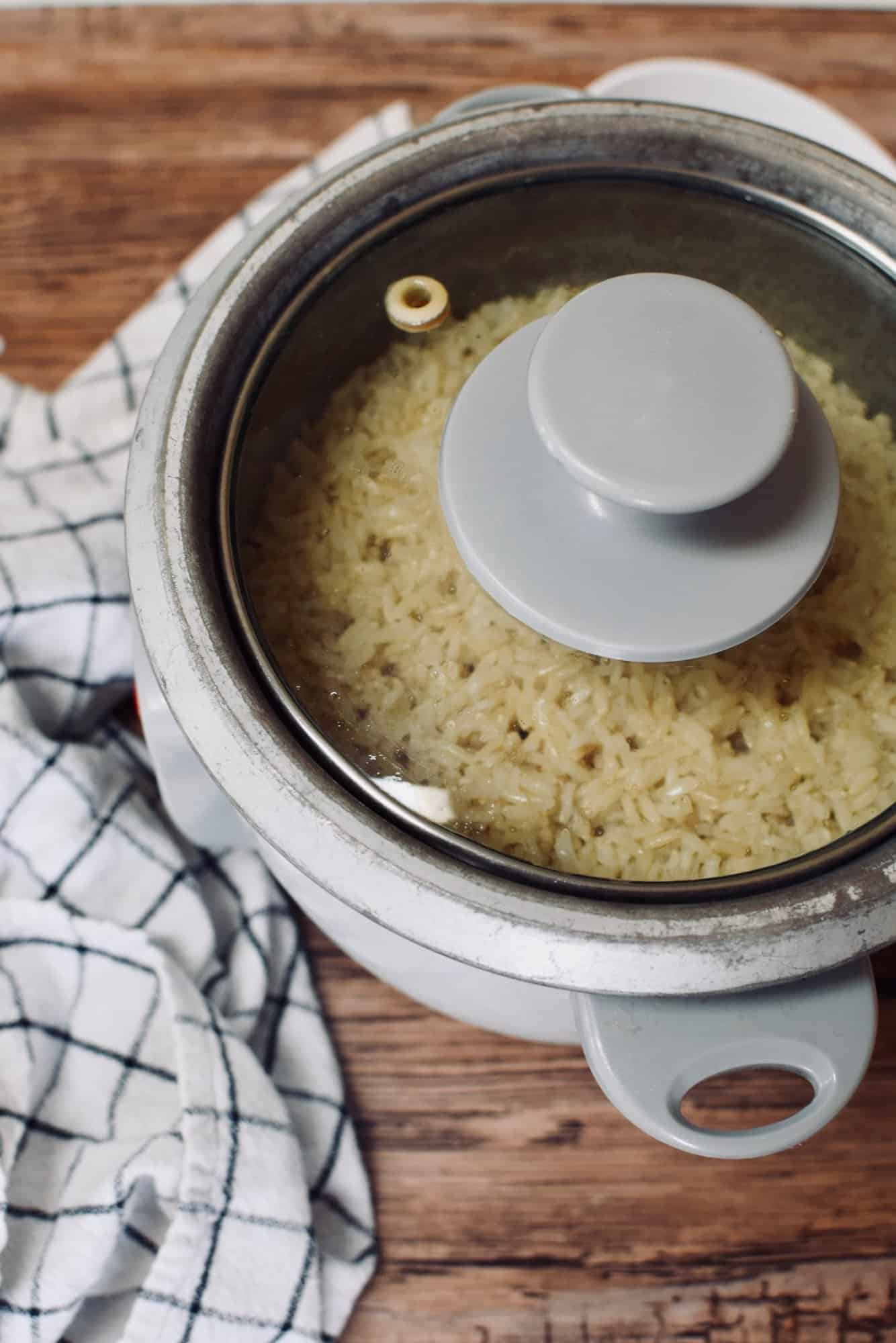How long does brown rice take in rice cooker? Guide for perfect results