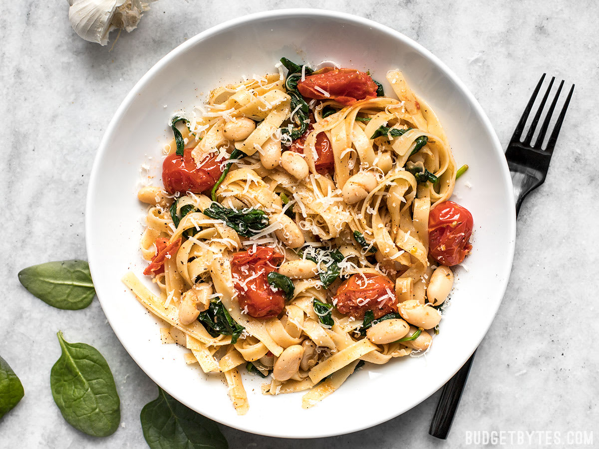 Easy Pasta with White Beans and Spinach Recipe | Garlic & Olive Oil Flavor