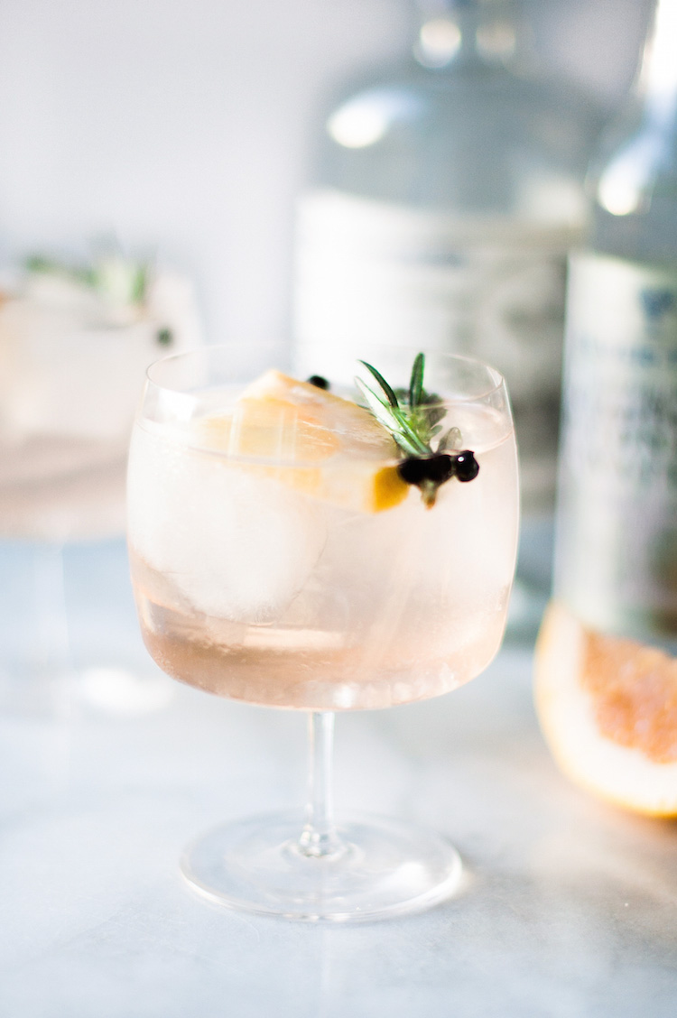 How to Make the Perfect Gin and Elderflower Liqueur Cocktail