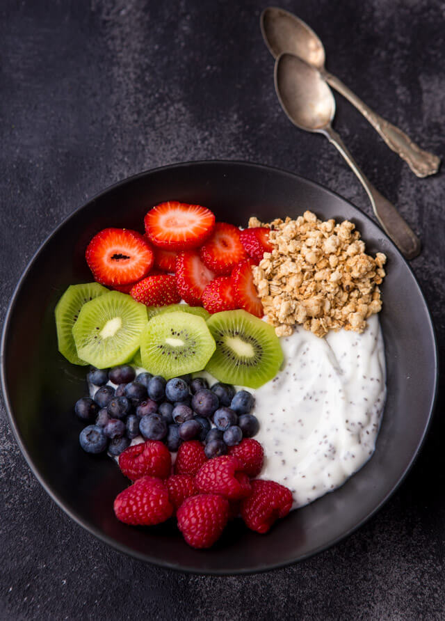 How to Eat Chia Seeds with Yogurt for Healthy Breakfast Ideas