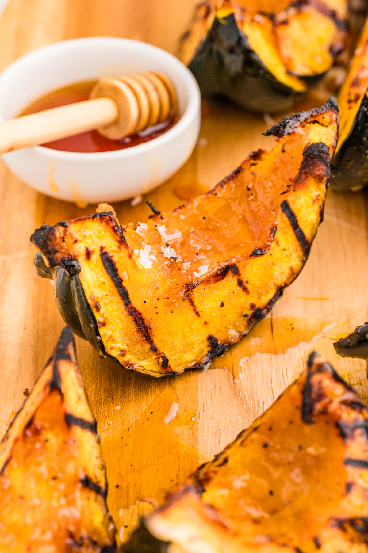 Perfect smoky flavor: Acorn squash on the grill in foil with olive oil and brown sugar