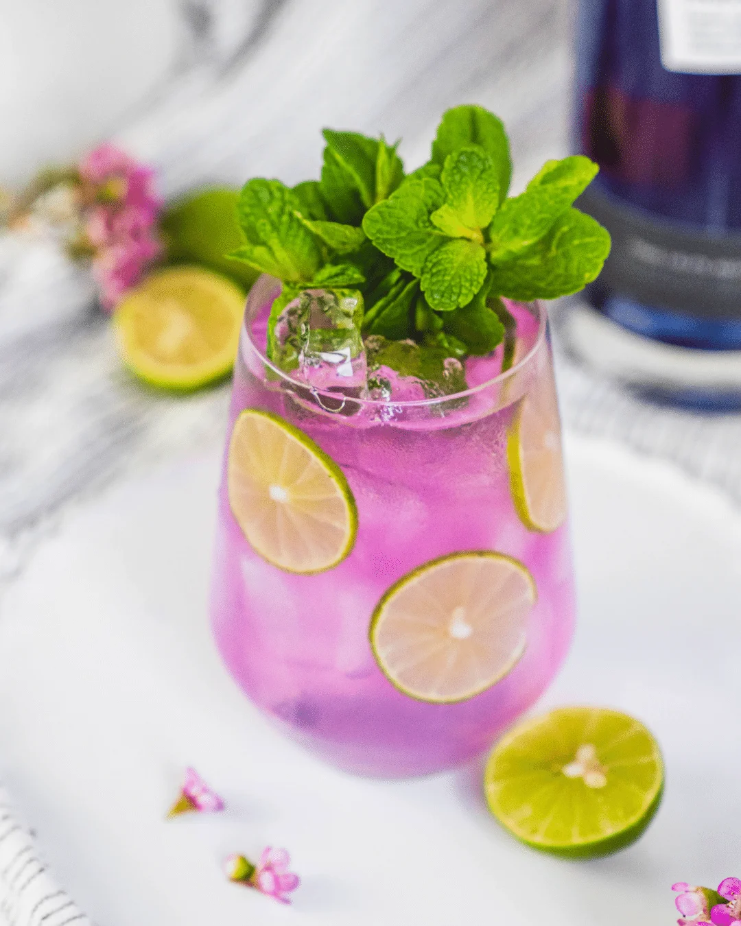 How to Make the Perfect Gin and Elderflower Liqueur Cocktail