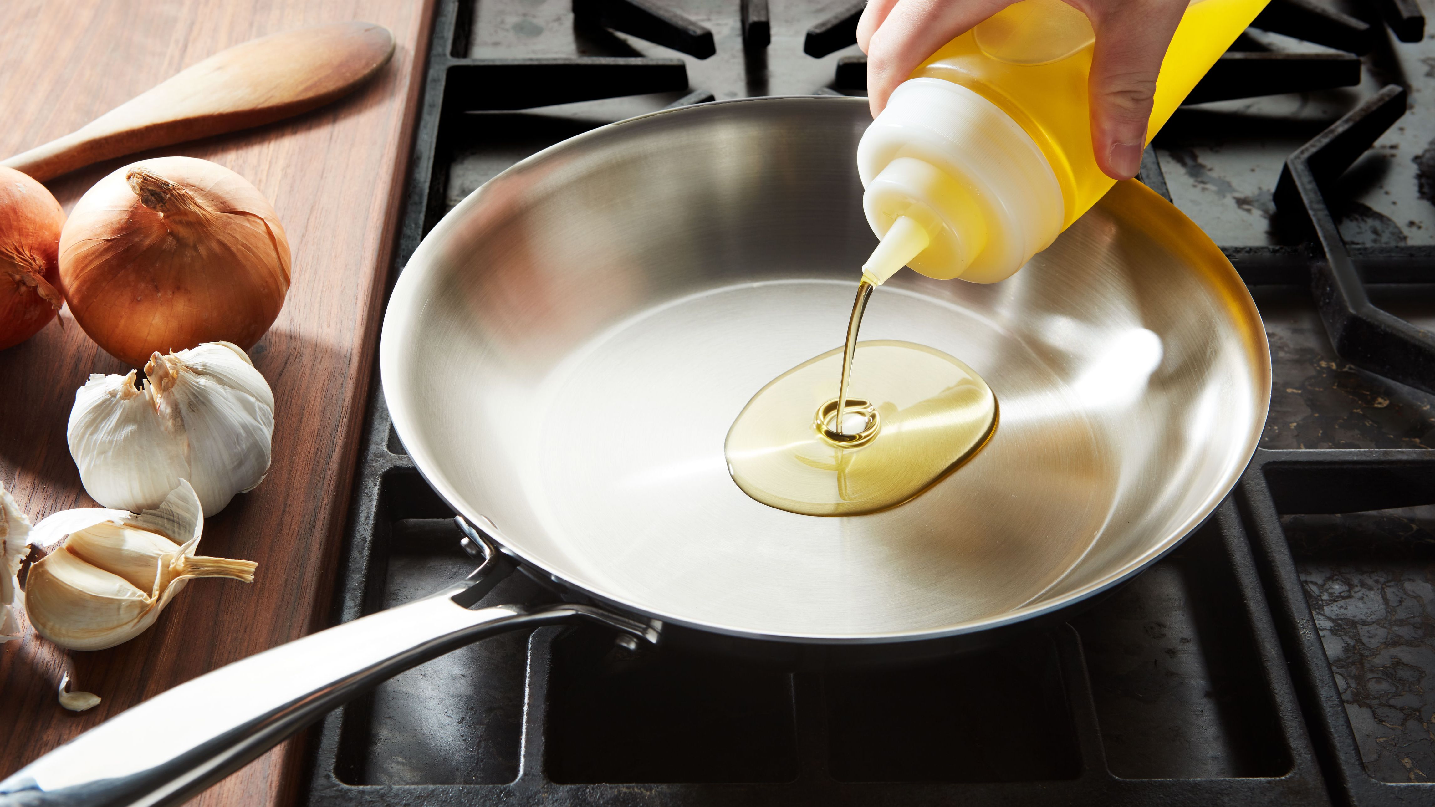 Can I Mix Vegetable Oil and Olive Oil? Expert Tips Inside