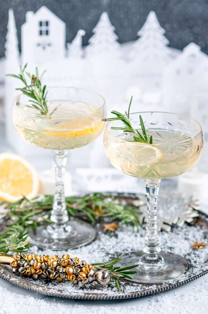 How to Make the Perfect Gin and Elderflower Liqueur Cocktail