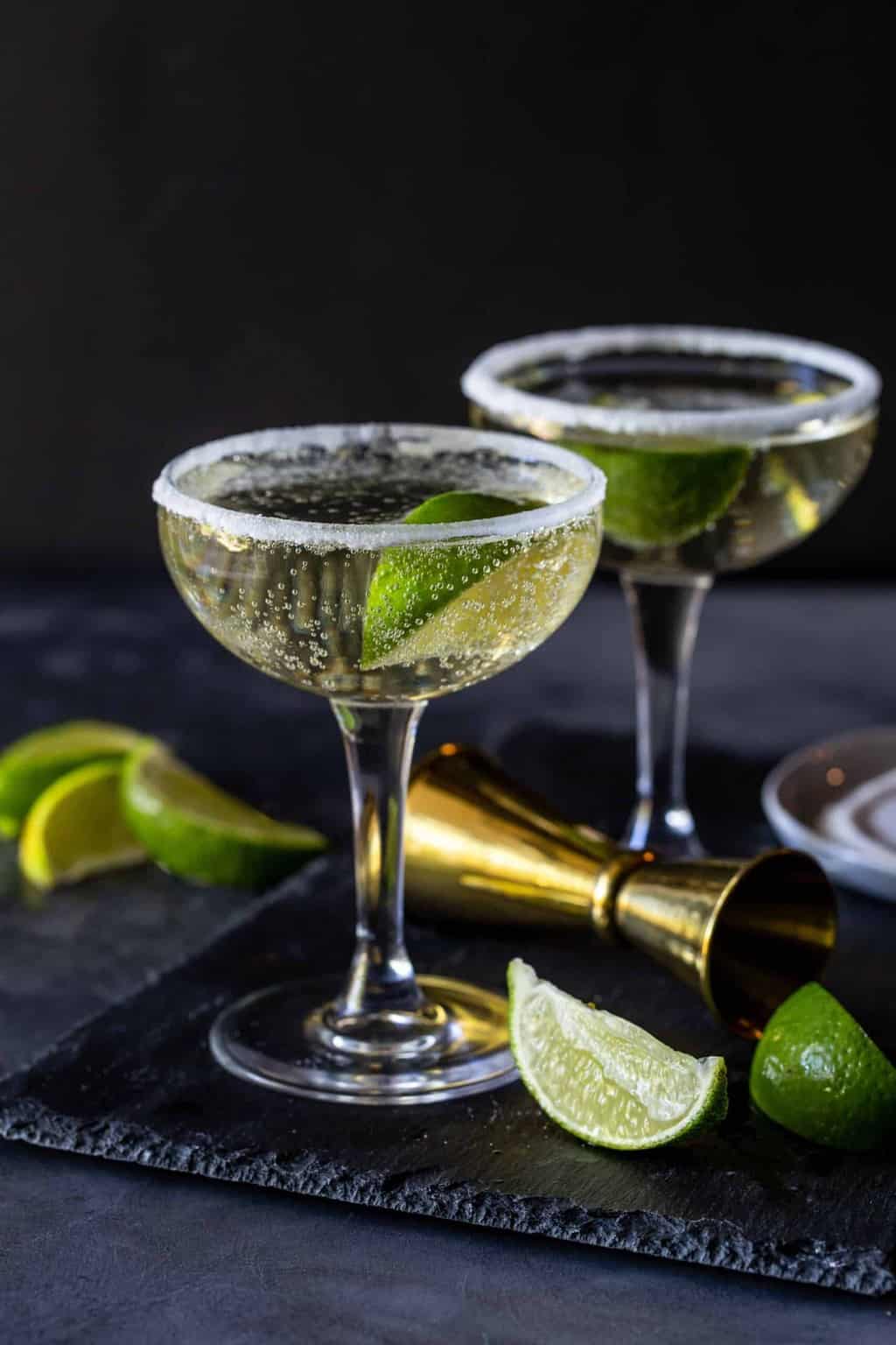 How to Make the Perfect Gin and Elderflower Liqueur Cocktail