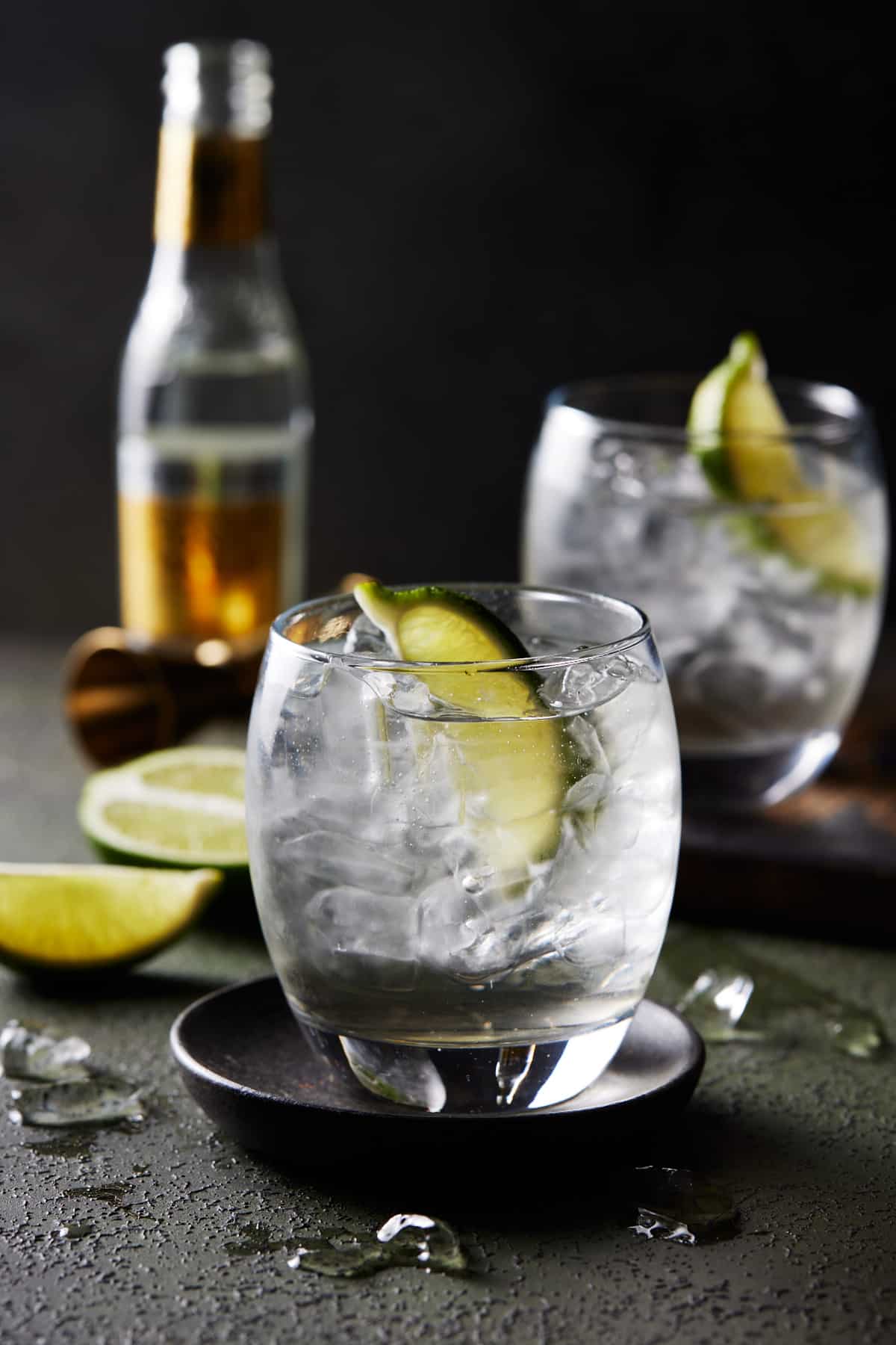 How to Make the Perfect Gin and Elderflower Liqueur Cocktail